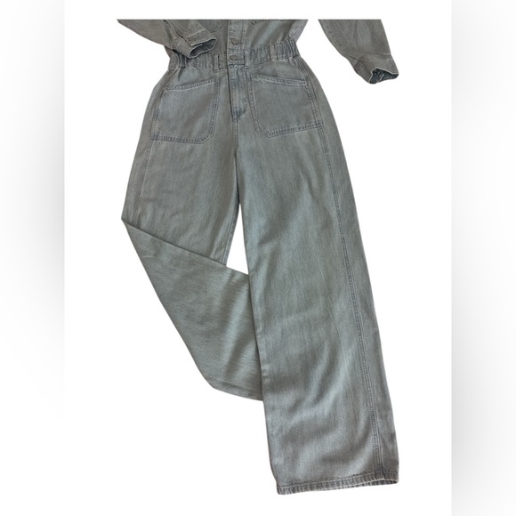Universal Thread Light Blue Denim Overalls. Perfect for casual occasions. - Picture 3 of 7
